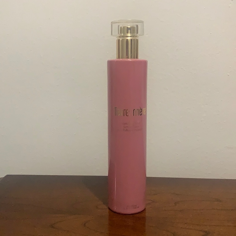 NEW TERRE MÈRE mattifying finish setting spray